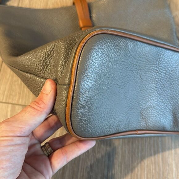 VALENTINA ITALIAN MADE PEBBLED LEATHER GRAY AND TAN BUCKET SHOULDER BAG EUC - Picture 5 of 16